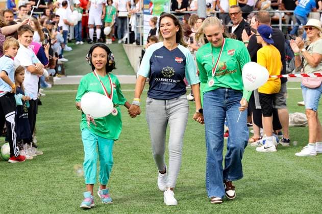 Yasmina Filali beim Benefiz-Fußballspiel Kicken mit Herz 2023 zu Gunsten des Herzzentrums des UKE im Stadiun Hoheluft. Hamburg, 03.09.2023