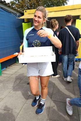 Nina Bott beim Benefiz-Fußballspiel Kicken mit Herz 2023 zu Gunsten des Herzzentrums des UKE im Stadiun Hoheluft. Hamburg, 03.09.2023