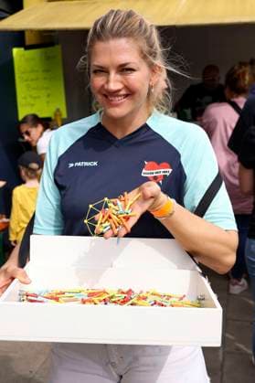 Nina Bott beim Benefiz-Fußballspiel Kicken mit Herz 2023 zu Gunsten des Herzzentrums des UKE im Stadiun Hoheluft. Hamburg, 03.09.2023