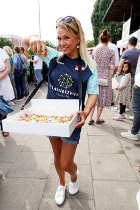Nova Meierhenrich beim Benefiz-Fußballspiel Kicken mit Herz 2023 zu Gunsten des Herzzentrums des UKE im Stadiun Hoheluft. Hamburg, 03.09.2023