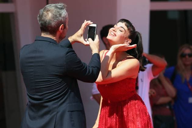 Entertainment Themen der Woche KW36 Entertainment Bilder des Tages Italy, Lido di Venezia, September 4, 2023 - The red carpet for the movie Making of at the 80th Venice International Film Festival Italy, Lido di Venezia, September 4, 2023: Souheila Yacoub with the director Cedric Kahn, attend a red carpet for the movie Making of at the 80th Venice International Film Festival on September 4, 2023 in Venice, Italy., Credit:Ottavia Da Re Avalon Italy, Venice  Copyright: xOttaviaxDaxRex xAvalonx 0802918858
