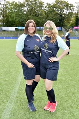 Katharina Fegebank (Zweite Buergermeisterin der Freien und Hansestadt Hamburg) und Sandra Quadflieg beim Benefiz Fussballspiel Kicken mit Herz zugunsten der Kinder Herzstation der Universitaetsklinik Eppendorf in Hamburg am 03.09.2023