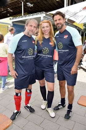 Bjarne Maedel, Esther Roling und Stephan Luca beim Benefiz Fussballspiel Kicken mit Herz zugunsten der Kinder Herzstation der Universitaetsklinik Eppendorf in Hamburg am 03.09.2023