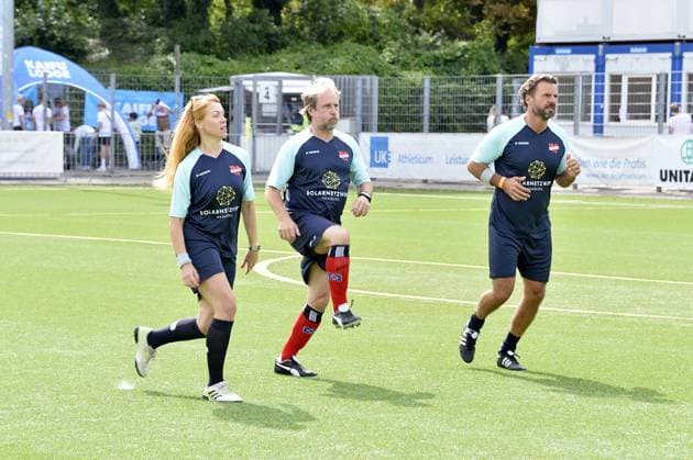 Esther Roling, Bjarne Maedel und Stephan Luca beim Benefiz Fussballspiel Kicken mit Herz zugunsten der Kinder Herzstation der Universitaetsklinik Eppendorf in Hamburg am 03.09.2023