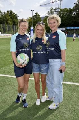 Nina Bott, Nova Meierhenrich und Julia Westlake beim Benefiz Fussballspiel Kicken mit Herz zugunsten der Kinder Herzstation der Universitaetsklinik Eppendorf in Hamburg am 03.09.2023