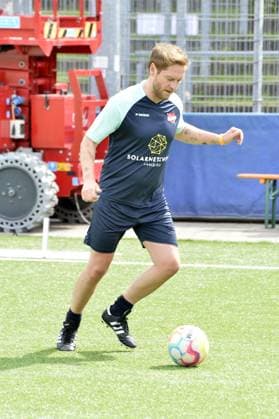 Johannes Oerding beim Benefiz Fussballspiel Kicken mit Herz zugunsten der Kinder Herzstation der Universitaetsklinik Eppendorf in Hamburg am 03.09.2023