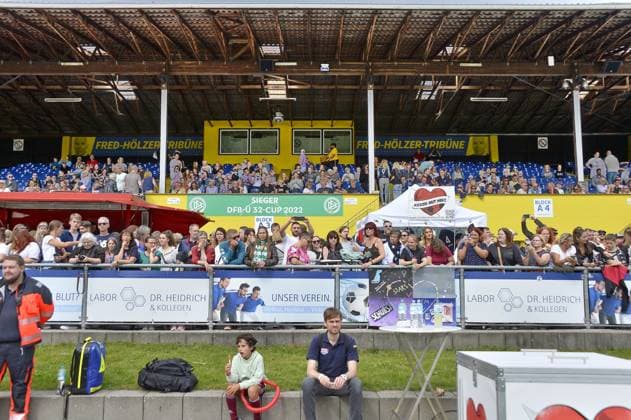 Gaeste beim Benefiz Fussballspiel Kicken mit Herz zugunsten der Kinder Herzstation der Universitaetsklinik Eppendorf in Hamburg am 03.09.2023