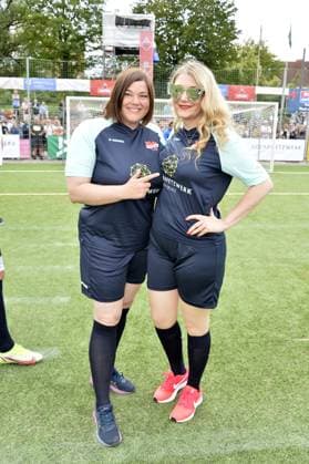 Katharina Fegebank (Zweite Buergermeisterin der Freien und Hansestadt Hamburg) und Sandra Quadflieg beim Benefiz Fussballspiel Kicken mit Herz zugunsten der Kinder Herzstation der Universitaetsklinik Eppendorf in Hamburg am 03.09.2023