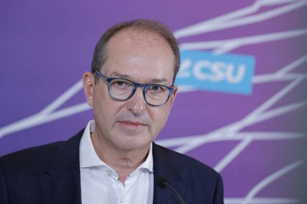 Ersten stellvertretenden Vorsitzenden und Vorsitzenden der CSU im Bundestag, Alexander Dobrindt, Deutschland, Berlin, Reichstag, CDU CSU-Fraktion Pressestatement des Vorsitzenden der CDU CSU-Bundestagsfraktion, Friedrich Merz, und des Ersten stellvertretenden Vorsitzenden und Vorsitzenden der CSU im Bundestag, Alexander Dobrindt
