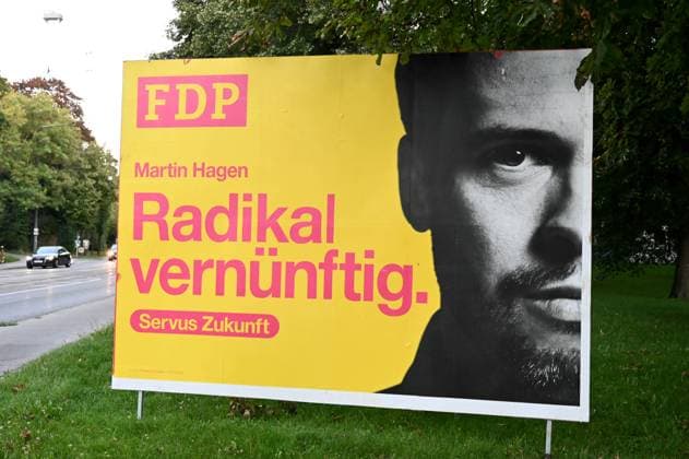 Wahlplakate - Landtagswahl in Bayern 2023 am 04.09.2023 in Augsburg Wahlplakat der Partei FDP Die Wahl zum 19. Landtag in Bayern soll am 8. Oktober 2023 stattfinden Bayern Deutschland *** Election posters state election in Bavaria 2023 on 04 09 2023 in Augsburg election poster of the party FDP The election to the 19 state parliament in Bavaria shall take place on 8 October 2023 Bavaria Germany