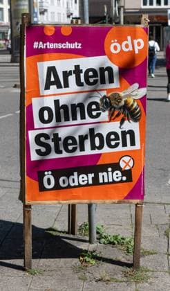 München GER, Wahlplakate zur Landtagswahl in Bayern 2023, 04.09.2023. OEDP Bayern allgemein, Slogan: Arten ohne Sterben, Oe oder nie. GER, Wahlplakate zur Landtagswahl in Bayern 2023, 04.09.2023. *** Munich GER, election posters for the state election in Bavaria 2023, 04 09 2023 OEDP Bavaria general, slogan species without dying, Oe or never GER, election posters for the state election in Bavaria 2023, 04 09 2023. Copyright: xEibner-Pressefoto HeikexFeinerx EP_HFR