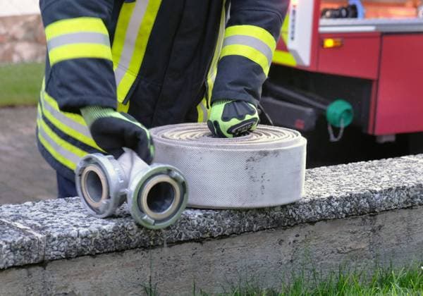 Feuerwehr und Notarzt, Symbolfotos Feuerwehr in verschiedenen Bildern und Aktionen in Deutschland Feuerwehr in Deutschland *** Fire department in different pictures and actions in Germany Fire brigade in Germany