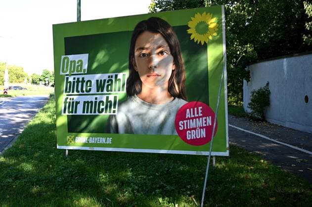 Wahlplakate - Landtagswahl in Bayern 2023 am 05.09.2023 in Augsburg Wahlplakat der Partei Die Grünen Die Wahl zum 19. Landtag in Bayern soll am 8. Oktober 2023 stattfinden Bayern Deutschland *** Election posters state election in Bavaria 2023 on 05 09 2023 in Augsburg election poster of the party Die Grünen The election to the 19 state parliament in Bavaria shall take place on 8 October 2023 Bavaria Germany