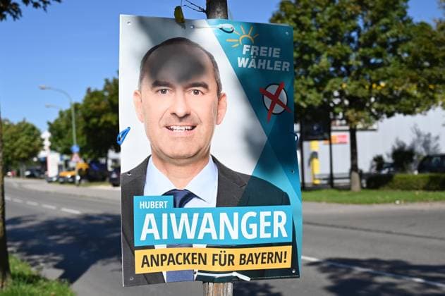 Wahlplakate - Landtagswahl in Bayern 2023 am 05.09.2023 in Augsburg Wahlplakat der Partei Freie Wähler Die Wahl zum 19. Landtag in Bayern soll am 8. Oktober 2023 stattfinden Bayern Deutschland *** Election posters state election in Bavaria 2023 on 05 09 2023 in Augsburg election poster of the party Freie Wähler The election to the 19 state parliament in Bavaria shall take place on 8 October 2023 Bavaria Germany