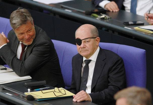 News Themen der Woche KW36 Berlin, Deutschland, 05.09.2023: Haushaltswoche im Bundestag; Bundeswirtschaftsminister Robert Habeck (links) neben Bundeskanzler Olaf Scholz (rechts, mit Augenklappe) bei Einbringung des Bundeshaushalts 2024 *** Berlin, Germany, 05 09 2023 Budget week in the Bundestag Federal Minister of Economics Robert Habeck, left, next to Chancellor Olaf Scholz, right, wearing an eye patch during the introduction of the 2024 federal budget. Copyright: xdtsxNachrichtenagenturx dts_21533