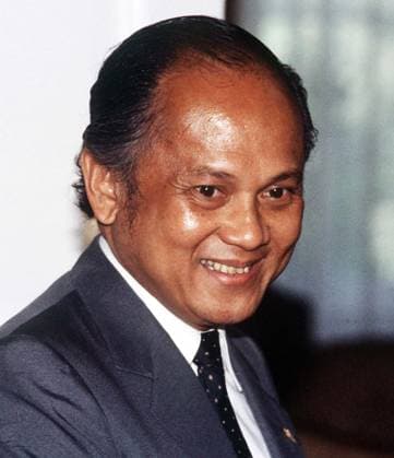Dr B.J. HABIBIE Indonesian Politician Minister for Research and Technology COMPULSORY CREDIT: UPPA Photoshot Photo CGL 266396 03.07.1987 Dr B.J. HABIBIE Indonesian Politician Minister for Research and Technology COMPULSORY CREDIT: UPPA Photoshot Photo CGL 266396 03.07.1987, Credit: uppa.co.uk Avalon United Kingdom  Copyright: x xuppa.co.ukx xAvalonx 0503544903