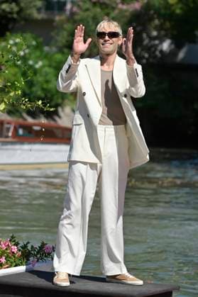 Entertainment Themen der Woche KW36 Entertainment Bilder des Tages September 5, 2023, Venice Lido, Italy: Mr. Rain arrives at the dock of the Hotel Excelsior on the Lido. Venice Lido Italy - ZUMAs197 20230905_aaa_s197_418 Copyright: xMarioxCartellix