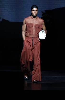 NYFW: Nicole Benefield Portfolio Parade At HFR 16th Annual Fashion Show & Style Awards. (NEW) NYFW: Nicole Benefield Portfolio Parade At HFR 16th Annual Fashion Show & Style Awards. September 05, 2023, Harlem, New York, USA: Nicole Benefield Portfolio Parade during the HFR 16th Annual Fashion Show & Style Awards during NYFW taking place at Apollo Theater in Harlem. This year s theme is Remix and the awards are presented to individuals who embody brilliance, integrity and creativity in their fields and with the presence of HFR founder & CEO Brandice Daniel. There was a Hip Hop musical presentations to celebrate 50 years of Hip Hop Music by American Rapper, Doug E Fresh. Credit: Niyi Fote Thenews2 (Foto: Niyi Fote Thenews2 imago images) NY  Copyright: xNiyixFotex