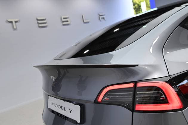 Open Space auf dem Koenigsplatz,TESLA Stand.Logo,Markenemblem,Model Y IAA Mobility 2023 vom 05.09.-10.09.2023 in Muenchen.