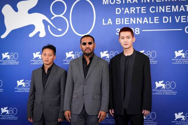 Entertainment Themen der Woche KW36 Entertainment Bilder des Tages Foto IPP Daniele Cifala™ Venezia 06 09 2023 Xue Bao (Snow Leopard) Photocall - The 80th Venice International Film Festival nella foto :Tseten Tashi, Jinpa and Xiong Ziqi Italy Photo Press - World Copyrigh *** IPP Photo Daniele Cifala™ Venice 06 09 2023 Xue Bao Snow Leopard Photocall The 80th Venice International Film Festival in the photo Tseten Tashi, Jinpa and Xiong Ziqi Italy Photo Press World Copyrigh  0