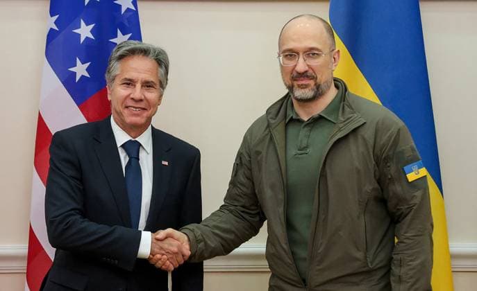 News Themen der Woche KW36 News Bilder des Tages US Secretary of State Antony Blinken meets with Ukraine s Prime Minister Denys Shmyhal in Kyiv on Wedensday September 6, 2023. Antony Blinken, the US Secretary of State, made an unannounced visit to Kyiv on September 6, 2023, to announce more than $1 billion in fresh aid to Ukraine. The visit was a show of support for Ukraine as it continues its slow-moving counteroffensive to retake land from Russia.  KYV2023090614 UkrainianxPMxPressxOffice