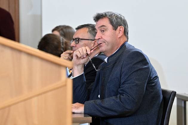 News Themen der Woche KW36 News Bilder des Tages Markus SOEDER (Ministerpraesident Bayern und CSU Vorsitzender), Florian HERRMANN (CSU,Leiter der Staatskanzlei). Sitzung des Zwischenausschusses -Landtag debattiert ueber die Flugblattaffaere von Hubert Aiwanger am 07.09.2023 im Senatssaal des Bayerischen Landtags. *** Markus SOEDER Prime Minister of Bavaria and CSU Chairman , Florian HERRMANN CSU,Head of the State Chancellery Meeting of the Intermediate Committee Landtag debates the leaflet affair of Hubert Aiwanger on 07 09 2023 in the Senate Chamber of the Bavarian Parliament