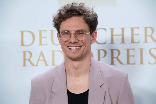 KAMRAD, Musiker, Roter Teppich, Red Carpet Show, Ankunft, arrival, Verleihung des Deutschen Radiopreises 2023 in Hamburg am 07.09.2022,