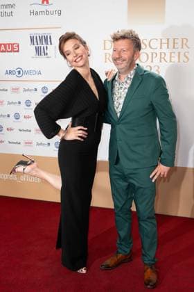 Katrin BAUERFEIND, Moderatorin, Thorsten SCHORN, Moderator Roter Teppich, Red Carpet Show, Ankunft, arrival, Verleihung des Deutschen Radiopreises 2023 in Hamburg am 07.09.2022,