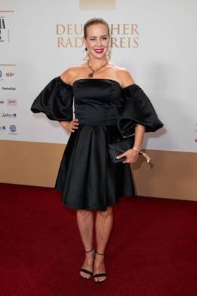 Isabell EDVARDSSON, Taenzerin, Roter Teppich, Red Carpet Show, Ankunft, arrival, Verleihung des Deutschen Radiopreises 2023 in Hamburg am 07.09.2022,