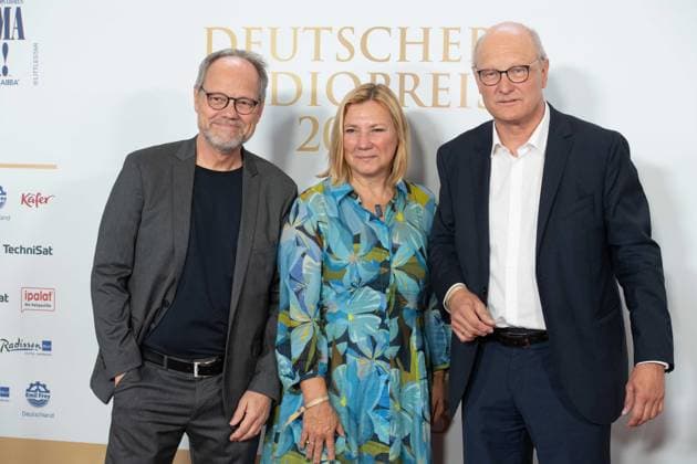 v.l. Kai GNIFFKE, Intendant SWR, Suedwestrundfunk, Yvette GERNER; Intendantin Radio Bremen, Joachim KNUTH, Intendant NDR, Norddeutscher Rundfunk, Roter Teppich, Red Carpet Show, Ankunft, arrival, Verleihung des Deutschen Radiopreises 2023 in Hamburg am 07.09.2022,