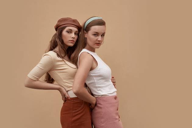 Creative Highlights Symbolfotos Young beautiful models dressed in retro vintage style enjoying the old european city summertime lifestyle. Old fashioned clothes. Young beautiful girls dressed in retro vintage style enjoying the old european city summertime lifestyle ,model released, Symbolfoto Copyright: xZoonar.com OleksandrxBerezkox 18930515 ,model released, Symbolfoto ,property released