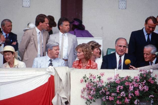 Zuschauer beim Derby, 1986: Loki Schmidt, Helmut Schmidt, Hannelore Kohl und Helmut Kohl. Copyright: HartwigxValdmanis Nur redaktionelle Nutzung. Editorial usage only. VAL_720002689