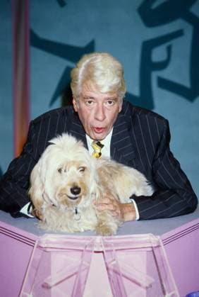 Rudis Tiershow, ARD Spielshow mit Hunden, Deutschland, 1992, präsentiert vom holländischen Moderator Rudi Carrell. Copyright: HartwigxValdmanis Nur redaktionelle Nutzung. Editorial usage only. VAL_7205002395