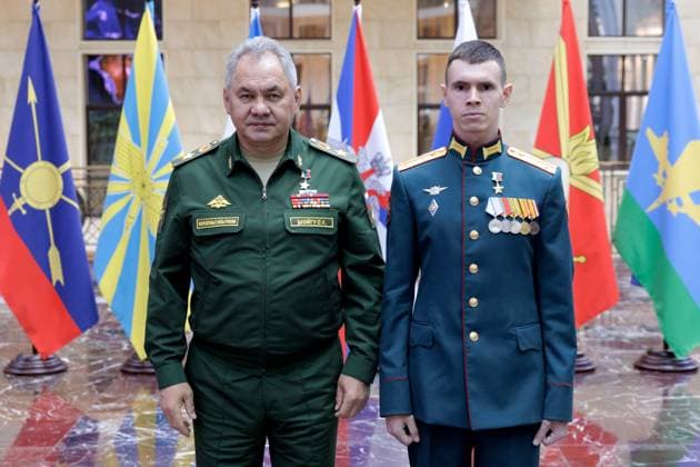News Themen der Woche KW36 News Bilder des Tages RUSSIA, MOSCOW - SEPTEMBER 8, 2023: Russia s Defence Ministry Sergei Shoigu (L) is seen during a ceremony to present state awards to Russian Army servicemen involved in the Special Military Operation. Vadim Savitsky Russian Defence Ministry Press Office TASS  61937497