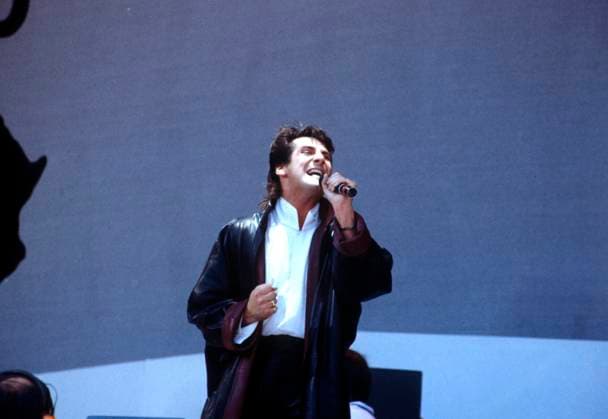 LIVE AID - Tony Hadley - British pop singer. Lead singer of the group Spandau Ballet . Performing at the charity concert Live Aid - 13th July, Wembley Stadium. Performing on stage. Date: 13.07.1985., Credit:Photoshot Avalon United Kingdom, London  Copyright: xPhotoshotx xAvalonx 0506570406