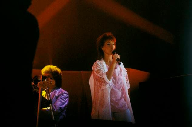 LIVE AID - Kiki Dee - British pop singer - performing at the charity concert Live Aid - 13th July, Wembley Stadium. Date: 13.07.1985., Credit:Photoshot Avalon United Kingdom, London  Copyright: xPhotoshotx xAvalonx 0506570441