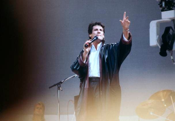 LIVE AID - Tony Hadley - British pop singer. Lead singer of the group Spandau Ballet . Performing at the charity concert Live Aid - 13th July, Wembley Stadium. Performing on stage. Date: 13.07.1985., Credit:Photoshot Avalon United Kingdom, London  Copyright: xPhotoshotx xAvalonx 0506570442
