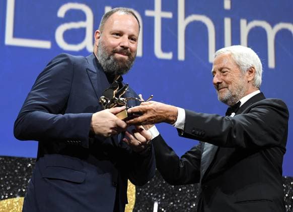Bilder des Jahres 2023, Entertainment 09 September Entertainment Themen der Woche KW36 Entertainment Bilder des Tages September 9, 2023, VENICE: Greek filmmaker Yorgos Lanthimos (L) with Biennale President Roberto Cicutto (R) hold the Golden Lion award for his movie Poor Things during the closing ceremony of the 80th annual Venice International Film Festival, in Venice, Italy, 09 September 2023. The 80th edition of the Venice Film Festival runs from 30 August to 09 September 2023. ANSA CLAUDIO ONORATI. VENICE  - ZUMAa110 20230909_zaf_a110_067 Copyright: xClaudioxOnoratix