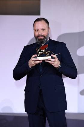 80th Venice Film Festival 2023, Awards ceremony - Awards ceremony 80th Venice Film Festival 2023, Awards ceremony - Awards ceremony . Pictured: GOLDEN LION for best film to: POOR THINGS by Yorgos Lanthimos Venice Italy  Copyright: xIPA ABACAx BRIPA20230909_960 IPA ABACAx BRIPA20230909_960