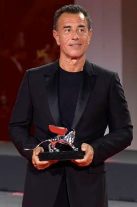 Matteo Garrone mit dem Silbernen Löwen für die best Regie bei Io capitano beim Photocall mit den Preisträgern der Biennale di Venezia 2023 80. Internationale Filmfestspiele von Venedig im Palazzo del Casino. Venedig, 09.09.2023