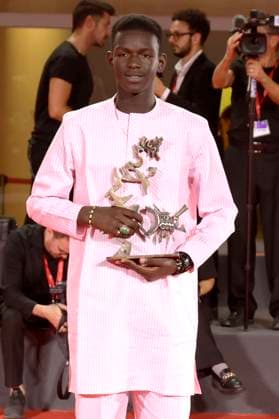 Seydou Sarr mit dem Marcello-Mastroianni-Preis für den besten Nachwuchsdarsteller in Io capitano , beim Photocall mit den Preisträgern der Biennale di Venezia 2023 80. Internationale Filmfestspiele von Venedig im Palazzo del Casino. Venedig, 09.09.2023