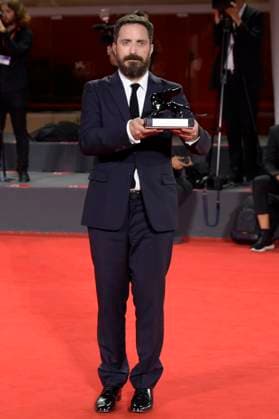 Pablo Larrain mit dem Löwen für das beste Drehbuch für El Conde beim Photocall mit den Preisträgern der Biennale di Venezia 2023 80. Internationale Filmfestspiele von Venedig im Palazzo del Casino. Venedig, 09.09.2023