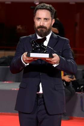 Pablo Larrain mit dem Löwen für das beste Drehbuch für El Conde beim Photocall mit den Preisträgern der Biennale di Venezia 2023 80. Internationale Filmfestspiele von Venedig im Palazzo del Casino. Venedig, 09.09.2023
