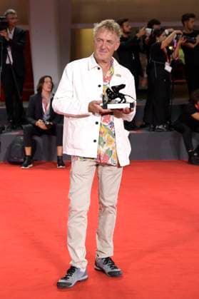 Adriaan Lokman mit dem Sonderpreis der Jury für Immersivität für Flow beim Photocall mit den Preisträgern der Biennale di Venezia 2023 80. Internationale Filmfestspiele von Venedig im Palazzo del Casino. Venedig, 09.09.2023