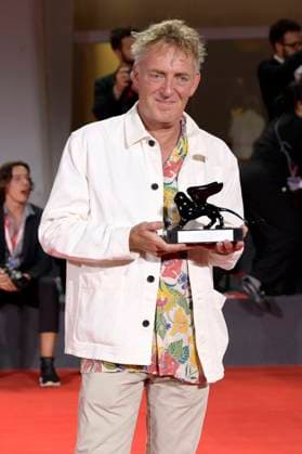 Adriaan Lokman mit dem Sonderpreis der Jury für Immersivität für Flow beim Photocall mit den Preisträgern der Biennale di Venezia 2023 80. Internationale Filmfestspiele von Venedig im Palazzo del Casino. Venedig, 09.09.2023