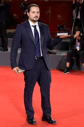 Alain Parroni mit dem Orizzonti Special Jury Award für Una Sterminata Domenica beim Photocall mit den Preisträgern der Biennale di Venezia 2023 80. Internationale Filmfestspiele von Venedig im Palazzo del Casino. Venedig, 09.09.2023