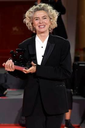 Margarita Rosa De Francisco mit dem Orizzonti Award für die beste Schauspielerin in El Paraiso beim Photocall mit den Preisträgern der Biennale di Venezia 2023 80. Internationale Filmfestspiele von Venedig im Palazzo del Casino. Venedig, 09.09.2023