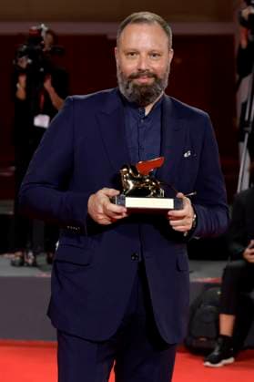 Yorgos Lanthimos mit dem Goldenen Löwen für den besten Fim Poor Things beim Photocall mit den Preisträgern der Biennale di Venezia 2023 80. Internationale Filmfestspiele von Venedig im Palazzo del Casino. Venedig, 09.09.2023