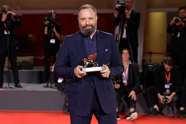 Yorgos Lanthimos mit dem Goldenen Löwen für den besten Fim Poor Things beim Photocall mit den Preisträgern der Biennale di Venezia 2023 80. Internationale Filmfestspiele von Venedig im Palazzo del Casino. Venedig, 09.09.2023