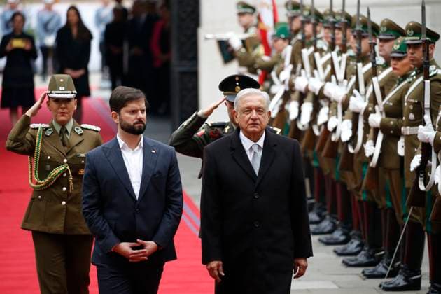Bilder des Jahres 2023, News 09 September News Themen der Woche KW36 News Bilder des Tages Santiago, 10 de septiembre de 2023 El Presidente de la Republica, Gabriel Boric Font, recibe al Presidente de los Estados Unidos Mexicanos, Andres Manuel Lopez Obrador, en el Palacio de la Moneda. Dragomir Yankovic Aton Chile, Santiago Chile Aton_744194 *** Santiago, September 10, 2023 The President of the Republic, Gabriel Boric Font, receives the President of the United Mexican States, Andres Manuel Lopez Obrador, at the Palacio de la Moneda Dragomir Yankovic Aton Chile, Santiago Chile Aton Chile Aton 744194  Copyright: DRAGOMIRxYANKOVIC ATONxCHILE